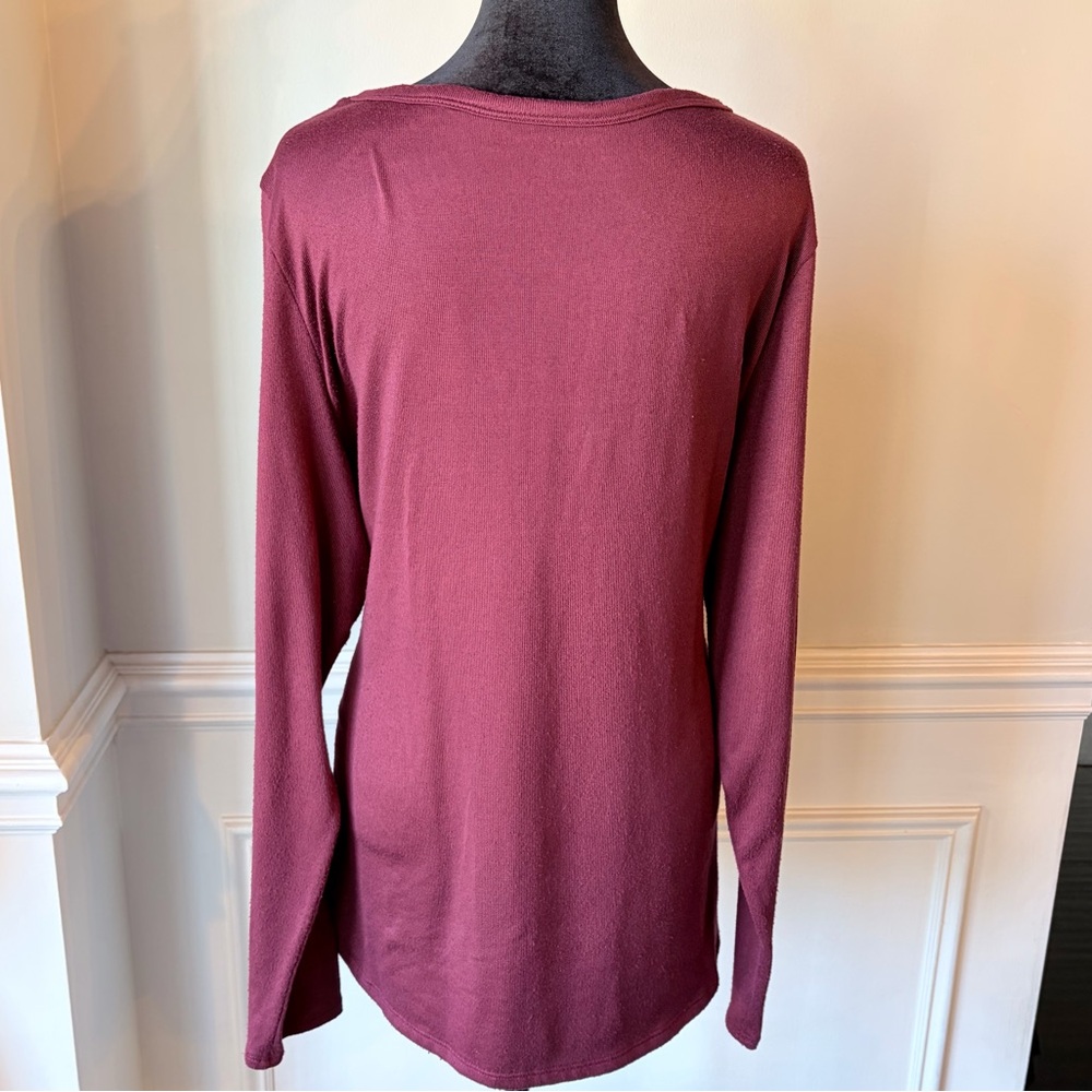 Set of Two American Eagle Size XL Long Sleeve V-Neck Tops - Picture 3 of 7